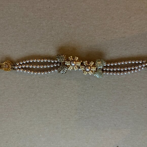 NWOT signed Miriam Haskell triple strand pearl and floral bead bracelet - Picture 4 of 9